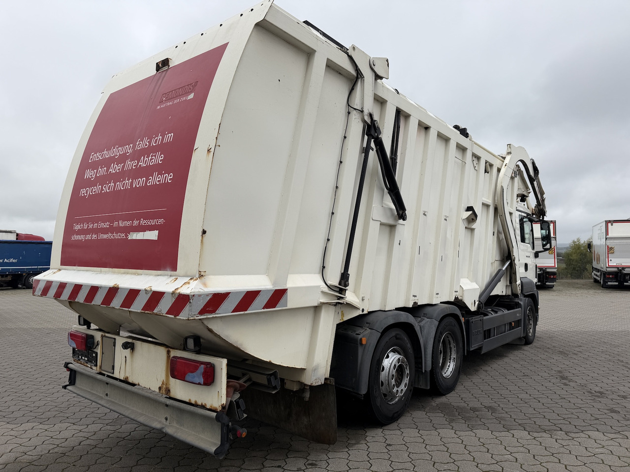 Refuse truck for transportation of garbage MAN TGS 26.320 6x2 BL Faun Frontlader: picture 9 Refuse truck for transportation of garbage MAN TGS 26.320 6x2 BL Faun Frontlader: picture 9