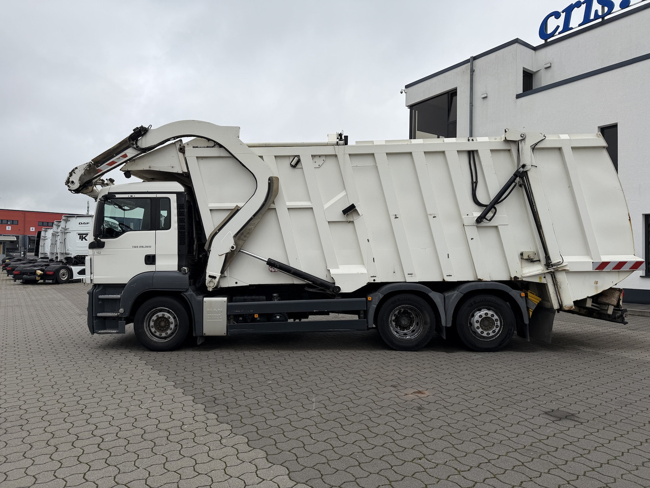Refuse truck for transportation of garbage MAN TGS 26.320 6x2 BL Faun Frontlader: picture 6 Refuse truck for transportation of garbage MAN TGS 26.320 6x2 BL Faun Frontlader: picture 6