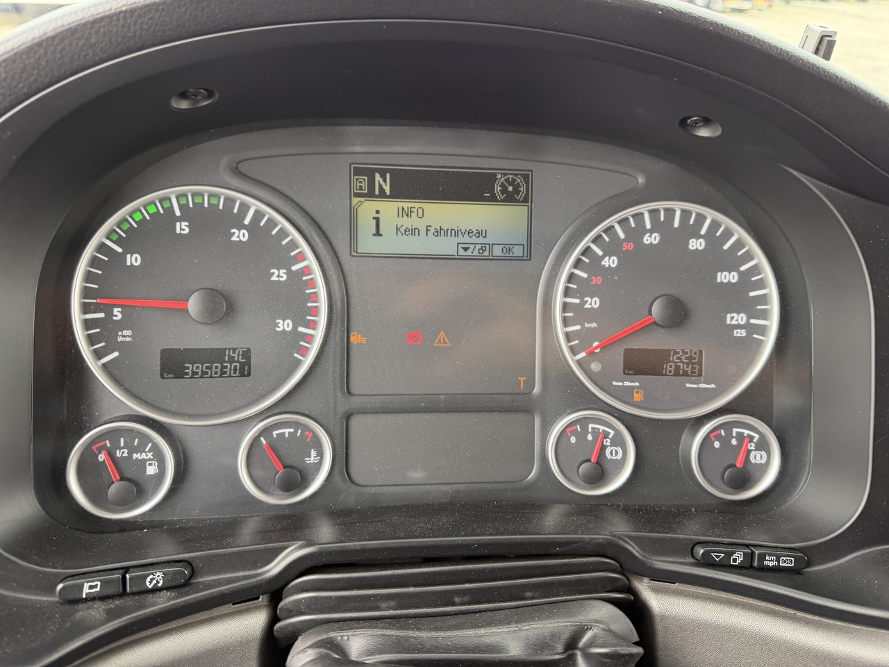 Refuse truck for transportation of garbage MAN TGS 26.320 6x2 BL Faun Frontlader: picture 12 Refuse truck for transportation of garbage MAN TGS 26.320 6x2 BL Faun Frontlader: picture 12