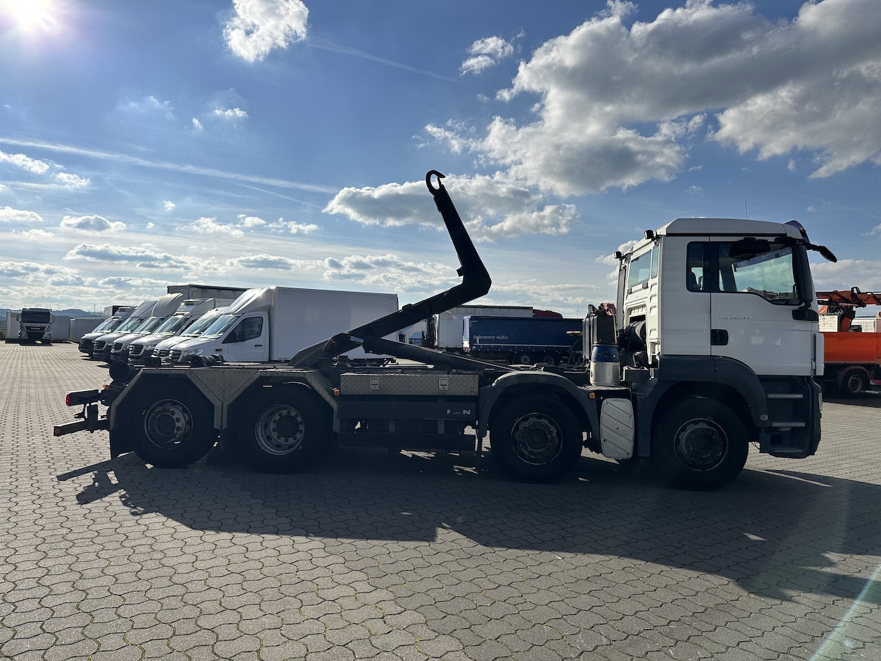 MAN TGS 35.400 8x2 Intarder Meiller Haken - Hook lift truck: picture 4 MAN TGS 35.400 8x2 Intarder Meiller Haken - Hook lift truck: picture 4