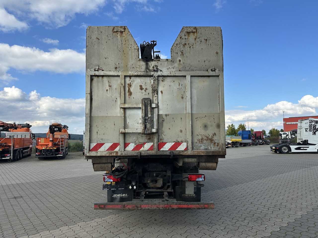 MAN TGS 35.400 8x2 Intarder PK 16502 Glasmulde - Hook lift truck, Crane truck: picture 3 MAN TGS 35.400 8x2 Intarder PK 16502 Glasmulde - Hook lift truck, Crane truck: picture 3