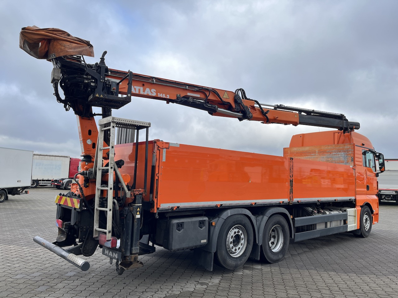 Dropside/ Flatbed truck, Crane truck MAN TGX 26.480 6x2  Atlas 145.2 Baustoff: picture 11
