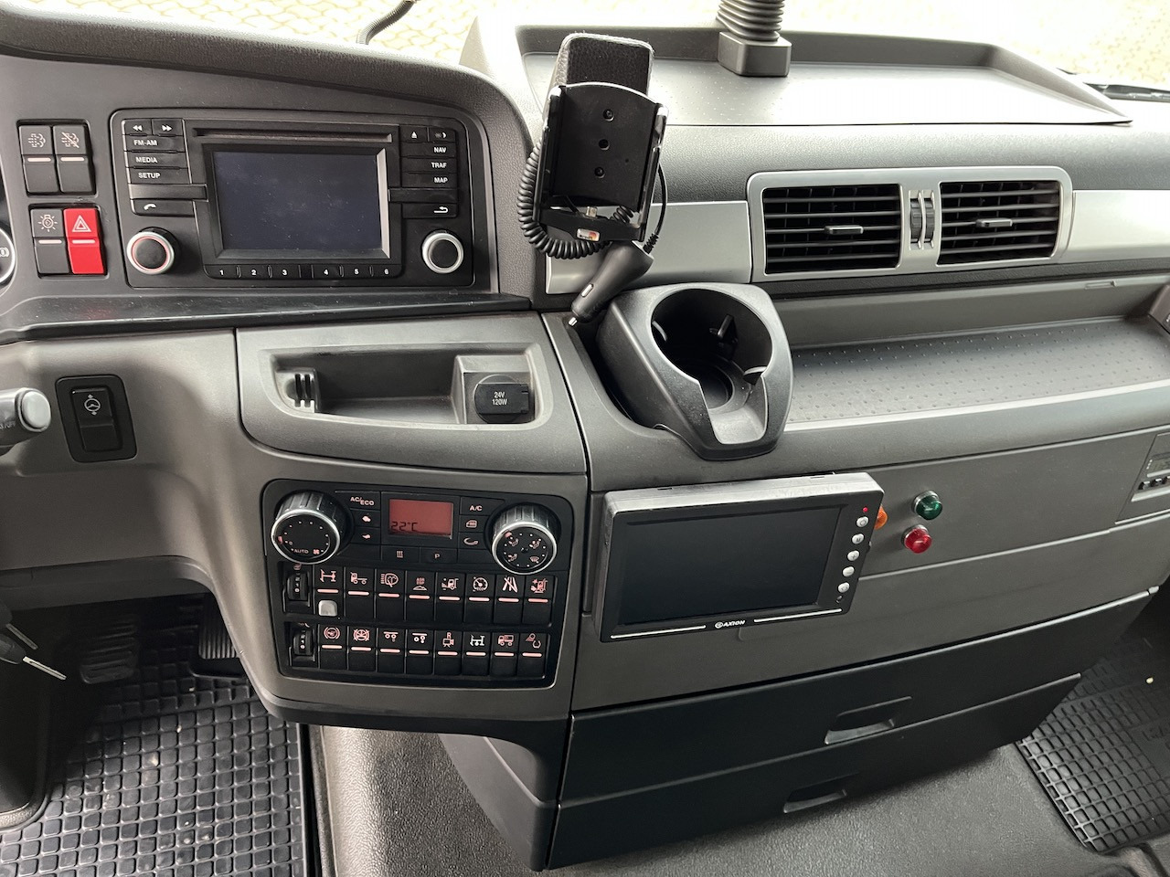 MAN TGX 26.480 6x2 Atlas 145.2 Baustoff - Crane truck, Dropside/ Flatbed truck: picture 3 MAN TGX 26.480 6x2 Atlas 145.2 Baustoff - Crane truck, Dropside/ Flatbed truck: picture 3