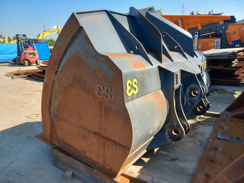 Komatsu WA475-10 - Bucket for Construction machinery: picture 3 Komatsu WA475-10 - Bucket for Construction machinery: picture 3