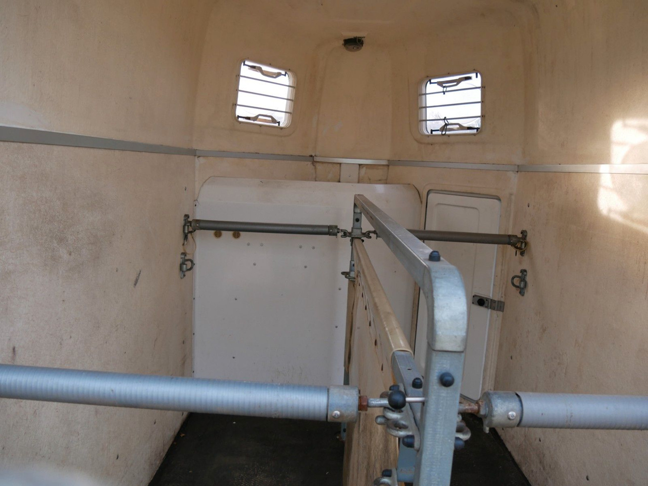 Humbaur Atis 2 Pferde Sattelkammer - Livestock trailer: picture 5 Humbaur Atis 2 Pferde Sattelkammer - Livestock trailer: picture 5