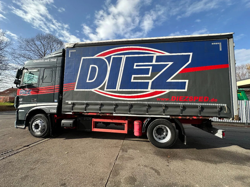 DAF XF 106.440 DAF XF 106 440 BL 4x2 *SpaceCab*Pritschenwagen mit Schiebeplane und EDSCHA - Verdeck* - Curtain side truck: picture 2 DAF XF 106.440 DAF XF 106 440 BL 4x2 *SpaceCab*Pritschenwagen mit Schiebeplane und EDSCHA - Verdeck* - Curtain side truck: picture 2