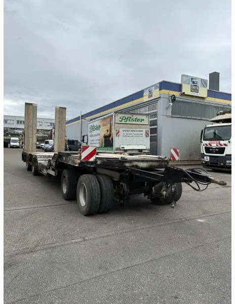 Müller-Mitteltal T4 4-Achs Tieflader Radmulden luftgefedert T4 4-Achs Tieflader Radmulden luftgefedert - Low loader trailer: picture 3 Müller-Mitteltal T4 4-Achs Tieflader Radmulden luftgefedert T4 4-Achs Tieflader Radmulden luftgefedert - Low loader trailer: picture 3