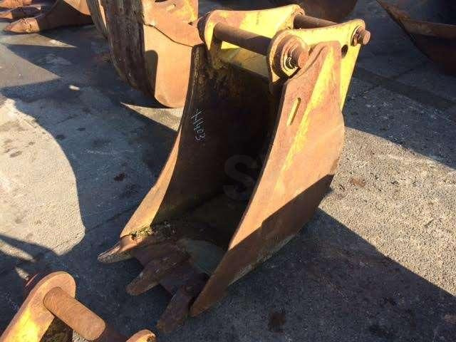 CATERPILLAR 430mm - type tractopelle - Excavator bucket: picture 1 CATERPILLAR 430mm - type tractopelle - Excavator bucket: picture 1