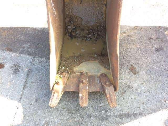 CATERPILLAR 430mm - type tractopelle - Excavator bucket: picture 2 CATERPILLAR 430mm - type tractopelle - Excavator bucket: picture 2