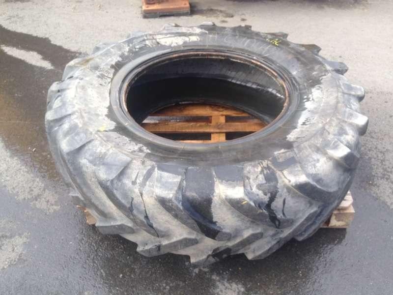 PNEUS 16,9 R 28 X - Tire for Construction machinery: picture 1 PNEUS 16,9 R 28 X - Tire for Construction machinery: picture 1