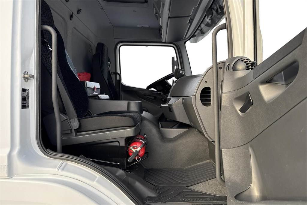 Interior photo 3: Leasing of  Mercedes-Benz ATEGO 1527L Ksa-kori +PL Mercedes-Benz ATEGO 1527L Ksa-kori +PL