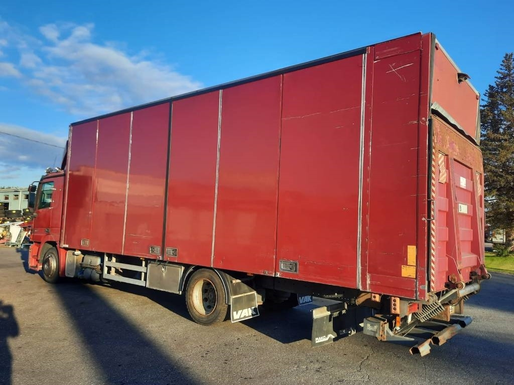 Mercedes-Benz Actros 1832 - Box truck: picture 4 Mercedes-Benz Actros 1832 - Box truck: picture 4