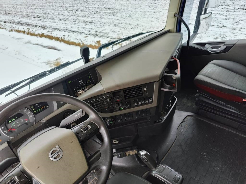 Cab chassis truck Volvo FH 13: picture 10 Cab chassis truck Volvo FH 13: picture 10