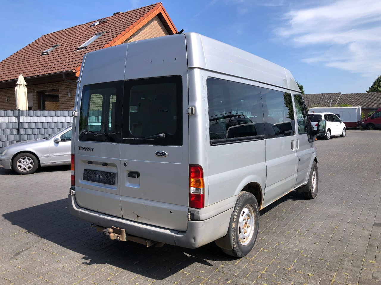 Ford Transit 2.4 TDi, Heckantrieb, 8-Sitzer, Klima - People carrier: picture 2 Ford Transit 2.4 TDi, Heckantrieb, 8-Sitzer, Klima - People carrier: picture 2
