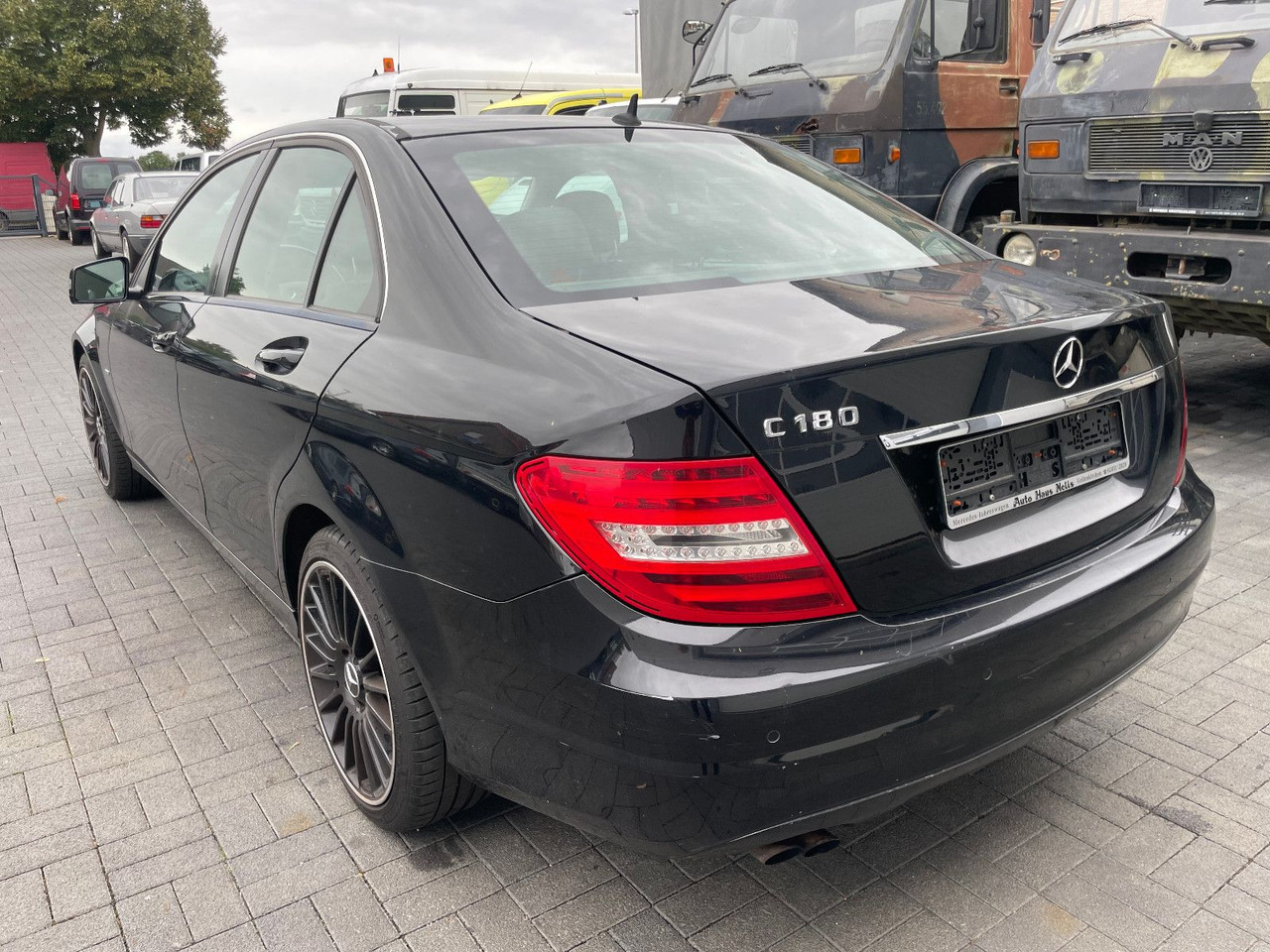 Mercedes-Benz C 180 C -Klasse Lim. C 180 CGI BlueEfficiency - Saloon car: picture 4 Mercedes-Benz C 180 C -Klasse Lim. C 180 CGI BlueEfficiency - Saloon car: picture 4