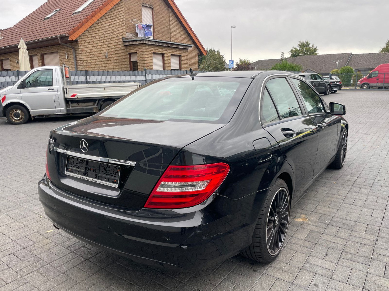 Mercedes-Benz C 180 C -Klasse Lim. C 180 CGI BlueEfficiency - Saloon car: picture 2 Mercedes-Benz C 180 C -Klasse Lim. C 180 CGI BlueEfficiency - Saloon car: picture 2