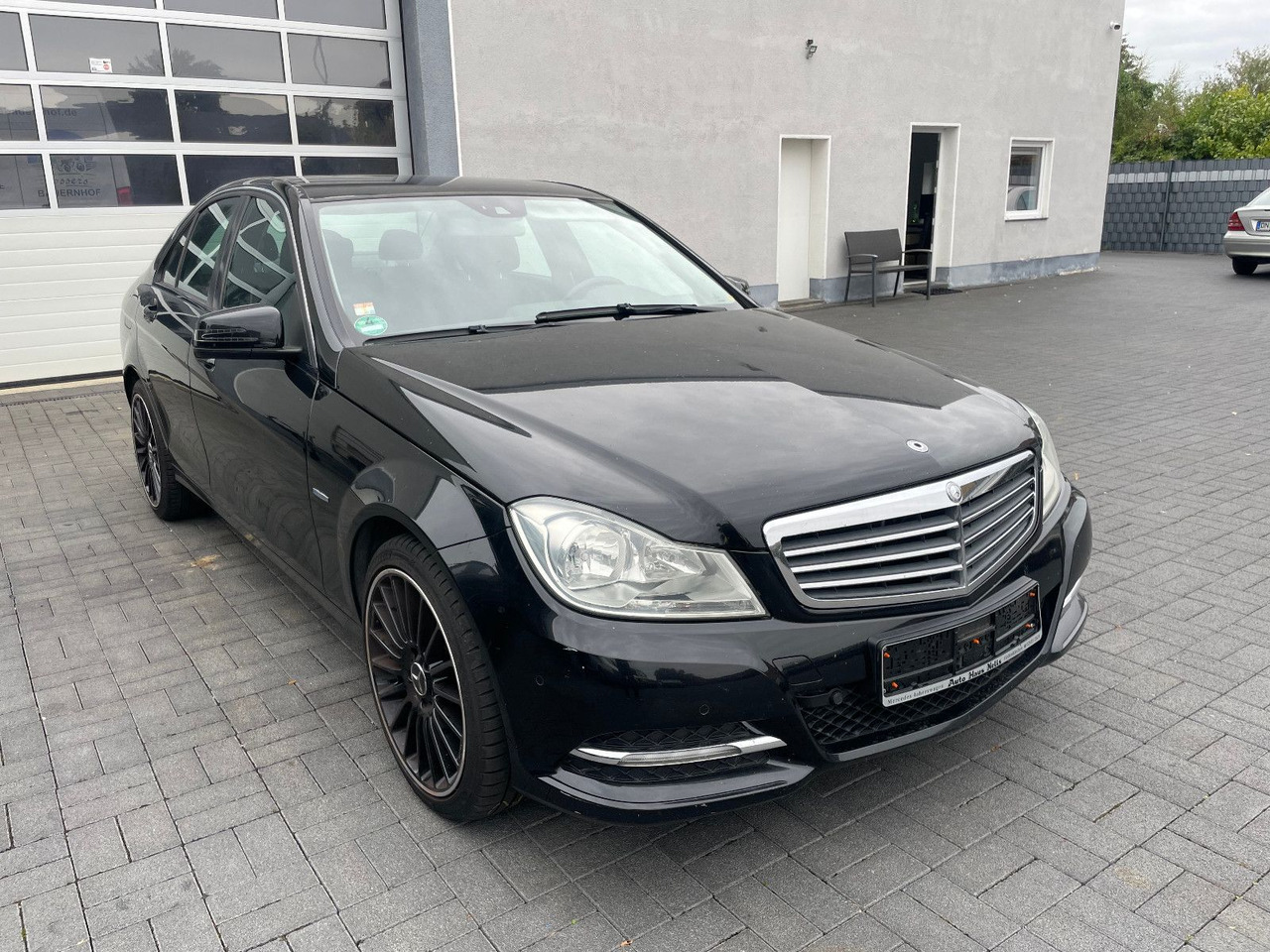 Mercedes-Benz C 180 C -Klasse Lim. C 180 CGI BlueEfficiency - Saloon car: picture 1 Mercedes-Benz C 180 C -Klasse Lim. C 180 CGI BlueEfficiency - Saloon car: picture 1