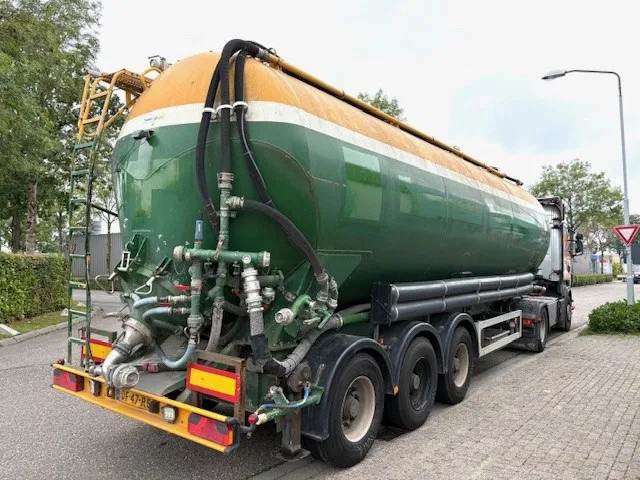 Feldbinder KIP48 3 3-AXLE 48M3 KIPPING SILO TRAILER (SAF AXLES / DRUM BRAKES / 4 COMPARTMENTS) - Tanker semi-trailer: picture 3 Feldbinder KIP48 3 3-AXLE 48M3 KIPPING SILO TRAILER (SAF AXLES / DRUM BRAKES / 4 COMPARTMENTS) - Tanker semi-trailer: picture 3