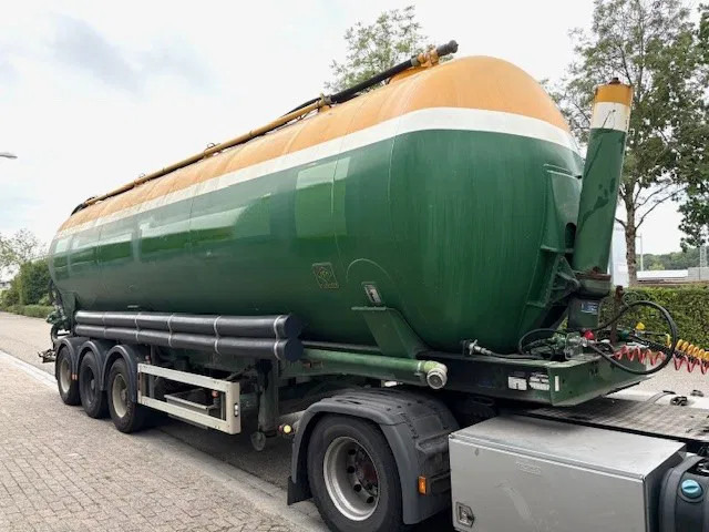Feldbinder KIP48 3 3-AXLE 48M3 KIPPING SILO TRAILER (SAF AXLES / DRUM BRAKES / 4 COMPARTMENTS) - Tanker semi-trailer: picture 2 Feldbinder KIP48 3 3-AXLE 48M3 KIPPING SILO TRAILER (SAF AXLES / DRUM BRAKES / 4 COMPARTMENTS) - Tanker semi-trailer: picture 2