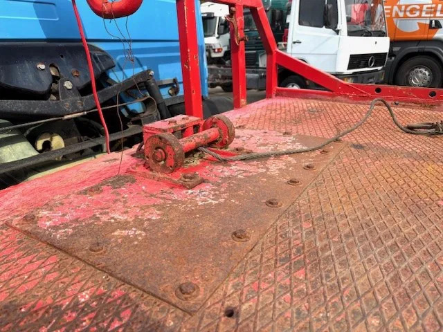 Car transporter truck Mercedes-Benz LK 814 RECOVERY TRUCK / CAR-MACHINE TRANSPORTER (6-CILINDER / MANUAL GEARBOX / FULL STEEL SUSPENSION / WINCH / HYDRAULIC RAMPS): picture 11