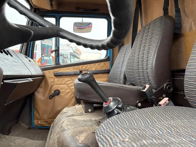 Car transporter truck Mercedes-Benz LK 814 RECOVERY TRUCK / CAR-MACHINE TRANSPORTER (6-CILINDER / MANUAL GEARBOX / FULL STEEL SUSPENSION / WINCH / HYDRAULIC RAMPS): picture 14