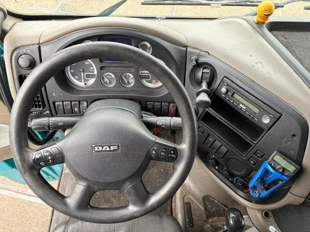 Tractor unit DAF XF 105.460 ATE SPACECAB (EURO 5 / ZF MANUAL GEARBOX / P.T.O. / AIRCONDITIONING / FRIDGE UNDER BED / ETC.): picture 8