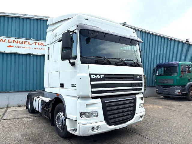 DAF XF 105.460 SPACECAB (2 IDENTICAL UNITS AVAILBLE) (ZF16 MANUAL GEARBOX / MX-BRAKE / 870+430 LITER TANK / FRIDGE / AIRCONDITIONING - Tractor unit: picture 2 DAF XF 105.460 SPACECAB (2 IDENTICAL UNITS AVAILBLE) (ZF16 MANUAL GEARBOX / MX-BRAKE / 870+430 LITER TANK / FRIDGE / AIRCONDITIONING - Tractor unit: picture 2
