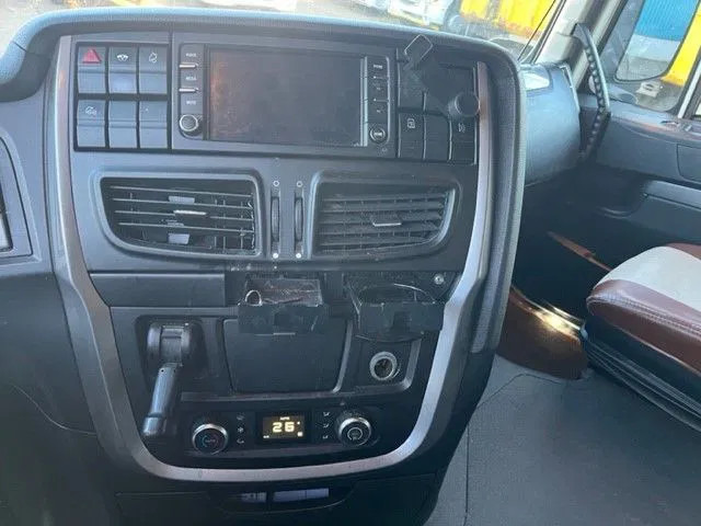 Tractor unit Iveco Stralis AS440S42T/P HI-WAY DUTCH TRUCK (APK/TUV -> 02-2024 / EURO 6 / AS-TRONIC / 2 TANKS / LEATHER SEATS / FRIDGE): picture 9