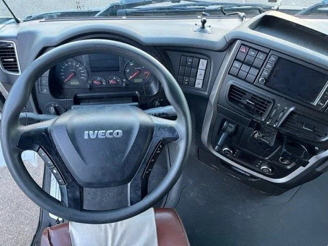 Tractor unit Iveco Stralis AS440S42T/P HI-WAY DUTCH TRUCK (APK/TUV -> 02-2024 / EURO 6 / AS-TRONIC / 2 TANKS / LEATHER SEATS / FRIDGE): picture 6