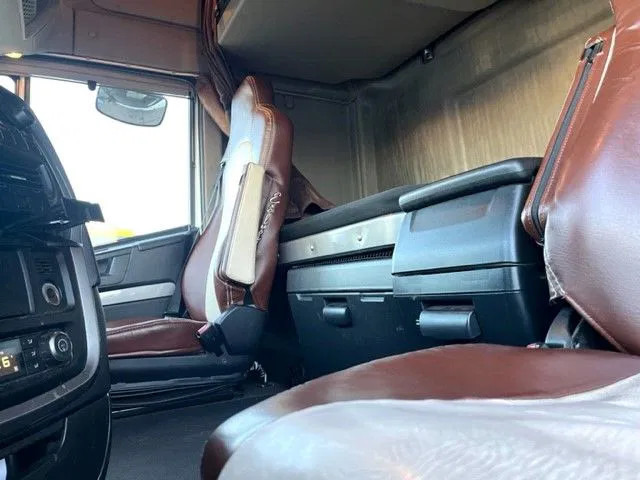 Tractor unit Iveco Stralis AS440S42T/P HI-WAY DUTCH TRUCK (APK/TUV -> 02-2024 / EURO 6 / AS-TRONIC / 2 TANKS / LEATHER SEATS / FRIDGE): picture 10