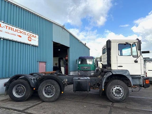 MAN 33.373 DFT 6x4 FULL STEEL SUSPENSION (13.000 AXLES / ZF16 MANUAL GEARBOX / REDUCTION AXLES / FULL STEEL SUSPENSION) - Tractor unit: picture 4 MAN 33.373 DFT 6x4 FULL STEEL SUSPENSION (13.000 AXLES / ZF16 MANUAL GEARBOX / REDUCTION AXLES / FULL STEEL SUSPENSION) - Tractor unit: picture 4