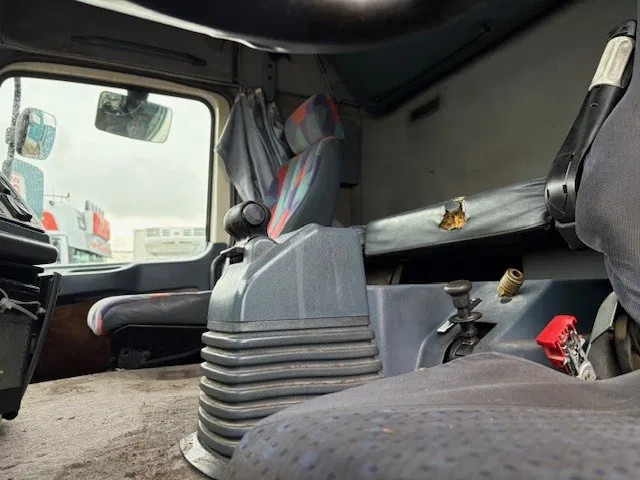 Tractor unit Mercedes-Benz Actros 1843 LS (MP1) (EPS WITH CLUTCH (3 PEDALS) / AIRCONDITIONING / SUNVISOR / ETC.): picture 8