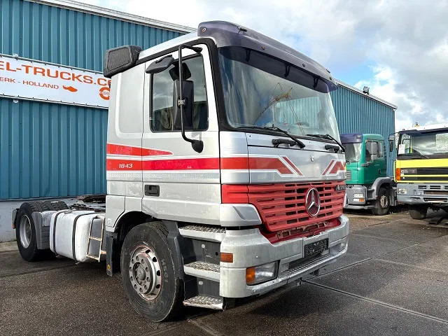 Mercedes-Benz Actros 1843 LS SLEEPERCAB (MP1) (ZF16 MANUAL GEARBOX / REDUCTION AXLES / AIRCONDITIONING / ETC.) - Tractor unit: picture 2 Mercedes-Benz Actros 1843 LS SLEEPERCAB (MP1) (ZF16 MANUAL GEARBOX / REDUCTION AXLES / AIRCONDITIONING / ETC.) - Tractor unit: picture 2
