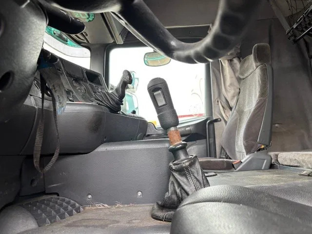 Leasing of Scania R114-380 LA SLEEPERCAB 4x2 (EURO 2 / MANUAL GEARBOX / HYDRAULIC KIT / P.T.O. / FULL SPOILERSET / ETC.) Scania R114-380 LA SLEEPERCAB 4x2 (EURO 2 / MANUAL GEARBOX / HYDRAULIC KIT / P.T.O. / FULL SPOILERSET / ETC.): picture 10 Leasing of Scania R114-380 LA SLEEPERCAB 4x2 (EURO 2 / MANUAL GEARBOX / HYDRAULIC KIT / P.T.O. / FULL SPOILERSET / ETC.) Scania R114-380 LA SLEEPERCAB 4x2 (EURO 2 / MANUAL GEARBOX / HYDRAULIC KIT / P.T.O. / FULL SPOILERSET / ETC.): picture 10