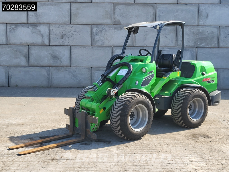 Avant M860i ATTACHMENTS INCLUDED - Wheel loader: picture 5 Avant M860i ATTACHMENTS INCLUDED - Wheel loader: picture 5