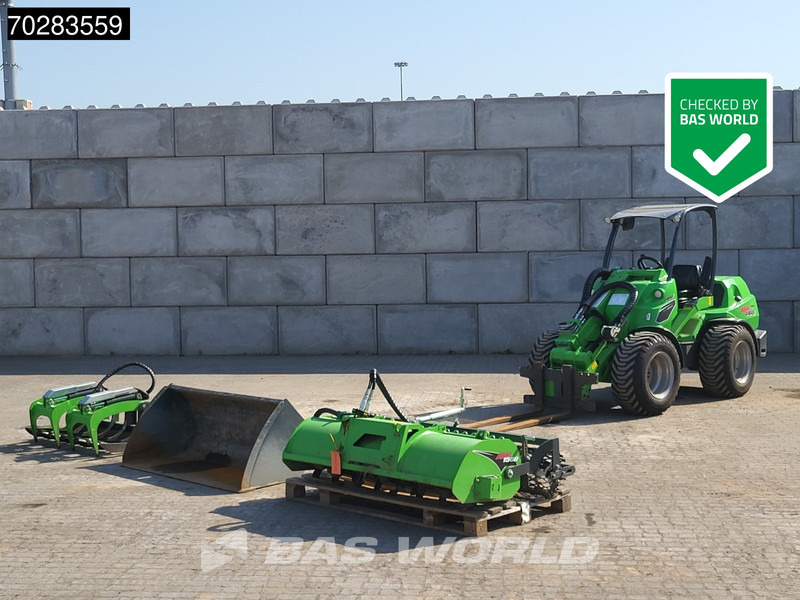 Avant M860i ATTACHMENTS INCLUDED - Wheel loader: picture 1 Avant M860i ATTACHMENTS INCLUDED - Wheel loader: picture 1