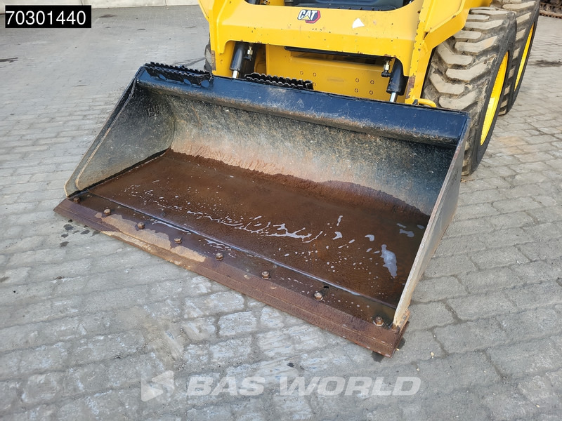 Skid steer loader Caterpillar 226 D3: picture 11