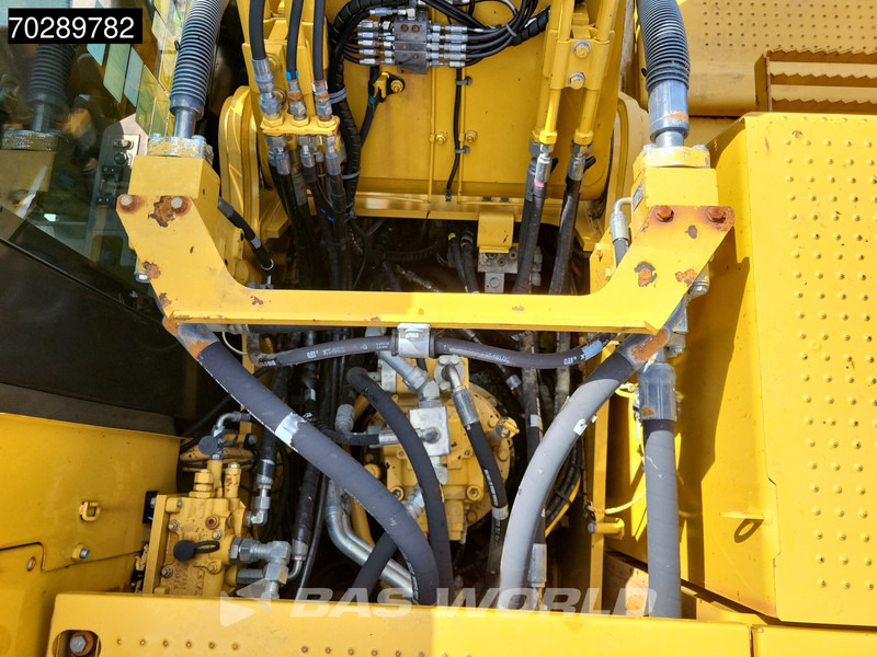 Crawler excavator Caterpillar 320 F L: picture 17