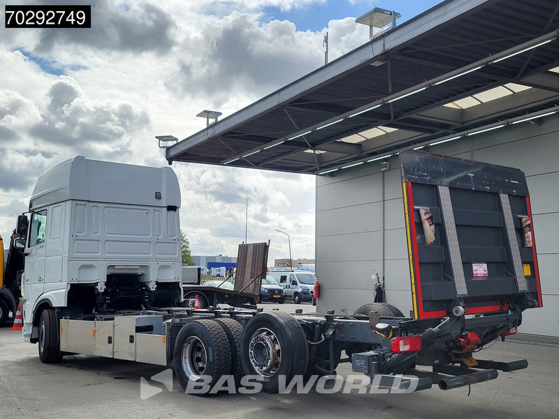 DAF XF 530 XF 6X2 2000kg Ladebordwand Lift+Steering-Axle Navi ACC Euro 6 - Cab chassis truck: picture 2 DAF XF 530 XF 6X2 2000kg Ladebordwand Lift+Steering-Axle Navi ACC Euro 6 - Cab chassis truck: picture 2