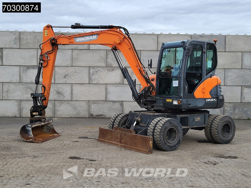 Doosan DX57 W-5 A/C - 3 Buckets - Wheel excavator: picture 3 Doosan DX57 W-5 A/C - 3 Buckets - Wheel excavator: picture 3