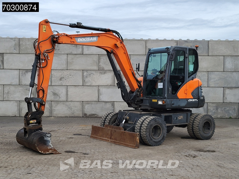 Doosan DX57 W-5 A/C - 3 Buckets - Wheel excavator: picture 2 Doosan DX57 W-5 A/C - 3 Buckets - Wheel excavator: picture 2