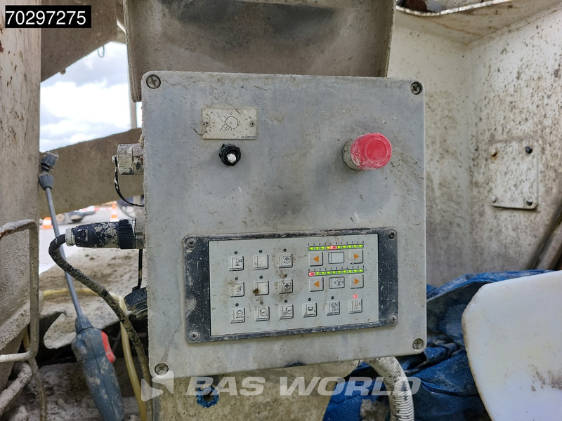 Concrete mixer truck Mercedes-Benz Actros 3241 8X4 7m3 Putzmeister TMM 21-3 Mixer Big-Axle Steelsuspension 3-Pedals Euro 4: picture 15 Concrete mixer truck Mercedes-Benz Actros 3241 8X4 7m3 Putzmeister TMM 21-3 Mixer Big-Axle Steelsuspension 3-Pedals Euro 4: picture 15