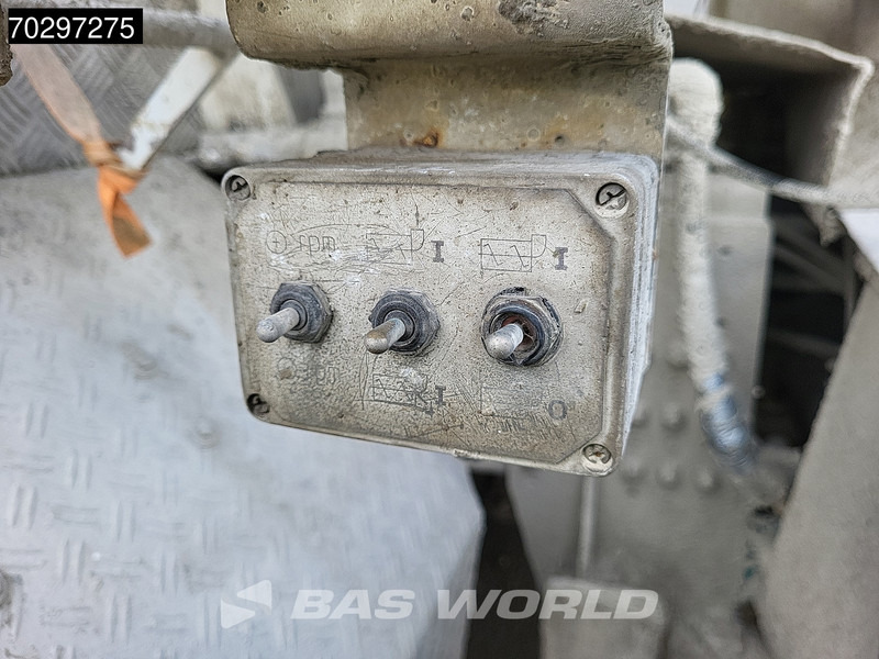 Concrete mixer truck Mercedes-Benz Actros 3241 8X4 7m3 Putzmeister TMM 21-3 Mixer Big-Axle Steelsuspension 3-Pedals Euro 4: picture 18 Concrete mixer truck Mercedes-Benz Actros 3241 8X4 7m3 Putzmeister TMM 21-3 Mixer Big-Axle Steelsuspension 3-Pedals Euro 4: picture 18