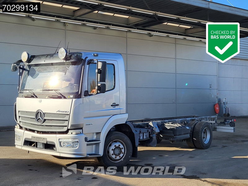 Mercedes-Benz Atego 1224 Atego 4X2 12tons chassis LOW Mileage! Automatic Airco Euro 6 - Cab chassis truck: picture 1 Mercedes-Benz Atego 1224 Atego 4X2 12tons chassis LOW Mileage! Automatic Airco Euro 6 - Cab chassis truck: picture 1
