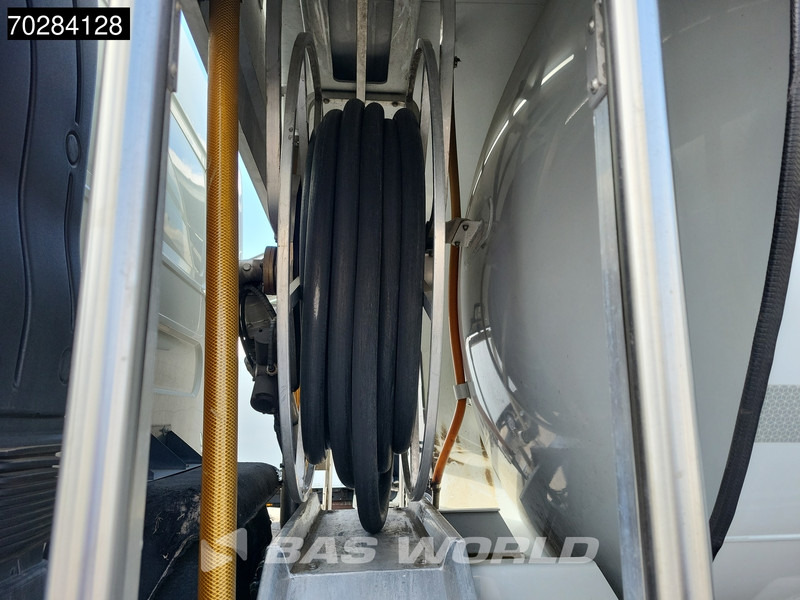 Tanker truck for transportation of fuel Renault Premium 380 4X4 4x4 14.000 Liter Fuel tanker 6 compartments ADR Hydrodrive Euro 5: picture 11 Tanker truck for transportation of fuel Renault Premium 380 4X4 4x4 14.000 Liter Fuel tanker 6 compartments ADR Hydrodrive Euro 5: picture 11