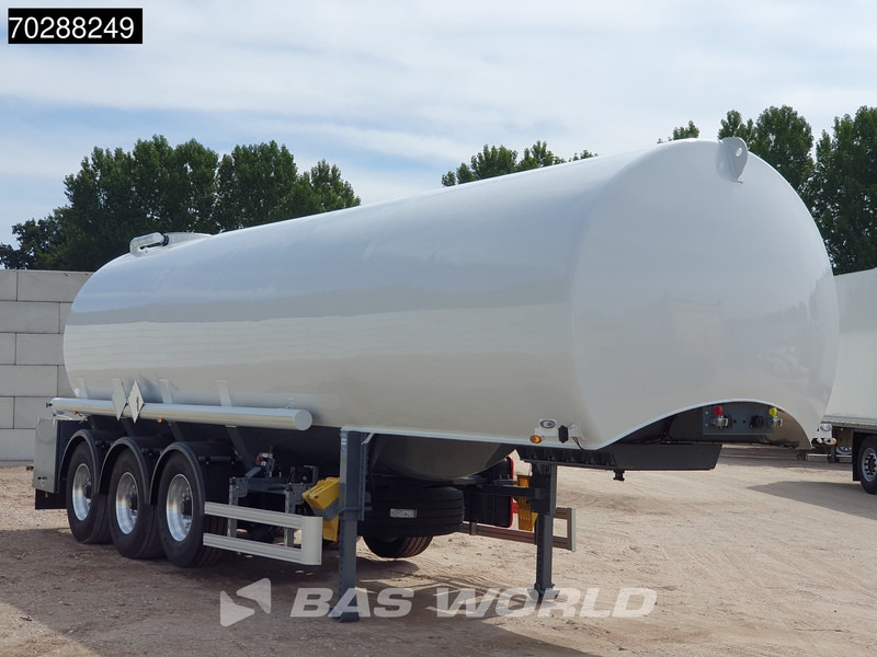 Tanker Solutions CLP-36/1 New! 36.000 L Fuel Tank Liftachse - Tanker semi-trailer: picture 3 Tanker Solutions CLP-36/1 New! 36.000 L Fuel Tank Liftachse - Tanker semi-trailer: picture 3