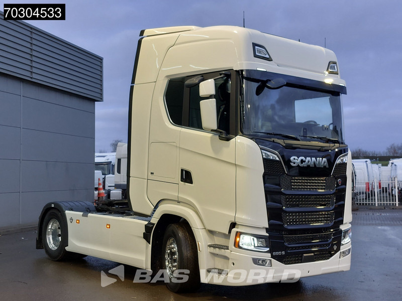 Scania S660 4X2 Retarder Full-Air 2x Tanks Standklima Leather Led ACC Alcoa Euro 6 - Tractor unit: picture 3 Scania S660 4X2 Retarder Full-Air 2x Tanks Standklima Leather Led ACC Alcoa Euro 6 - Tractor unit: picture 3