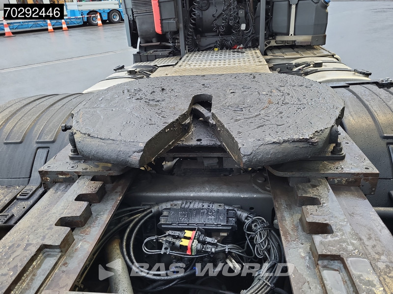 Tractor unit Volvo FH16 750 FH16 6X4 120T! Full-Air Retarder VEB+ Liftaxle Big-Axle 2x Tanks Alcoa's Euro 6: picture 11 Tractor unit Volvo FH16 750 FH16 6X4 120T! Full-Air Retarder VEB+ Liftaxle Big-Axle 2x Tanks Alcoa's Euro 6: picture 11