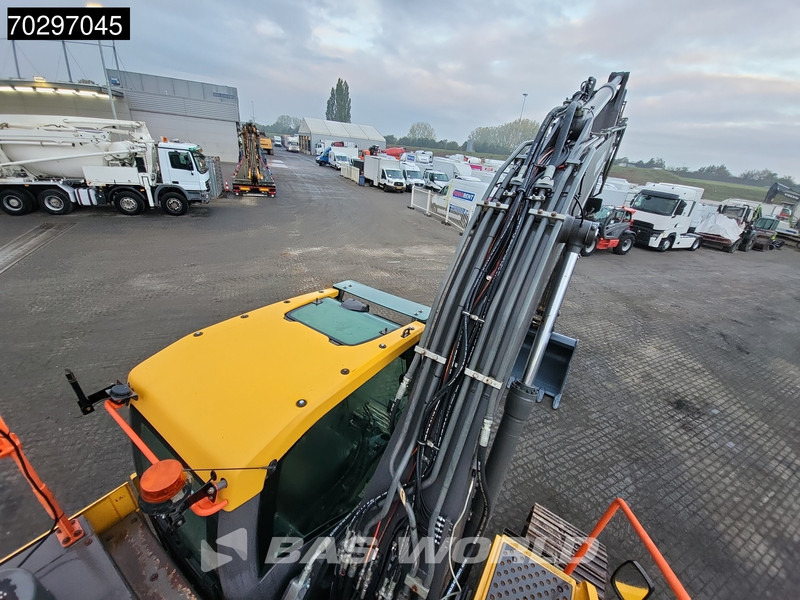 Crawler excavator Volvo EC220 E L: picture 9
