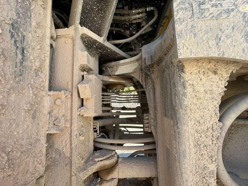 Wheel loader Komatsu WA600-8E0: picture 16